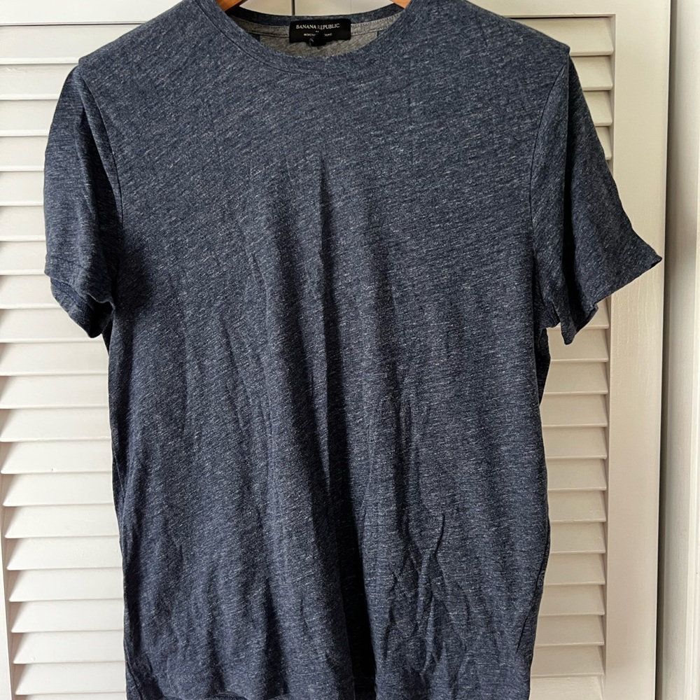 Men’s banana republic moisture wicking T-shirt size medium
